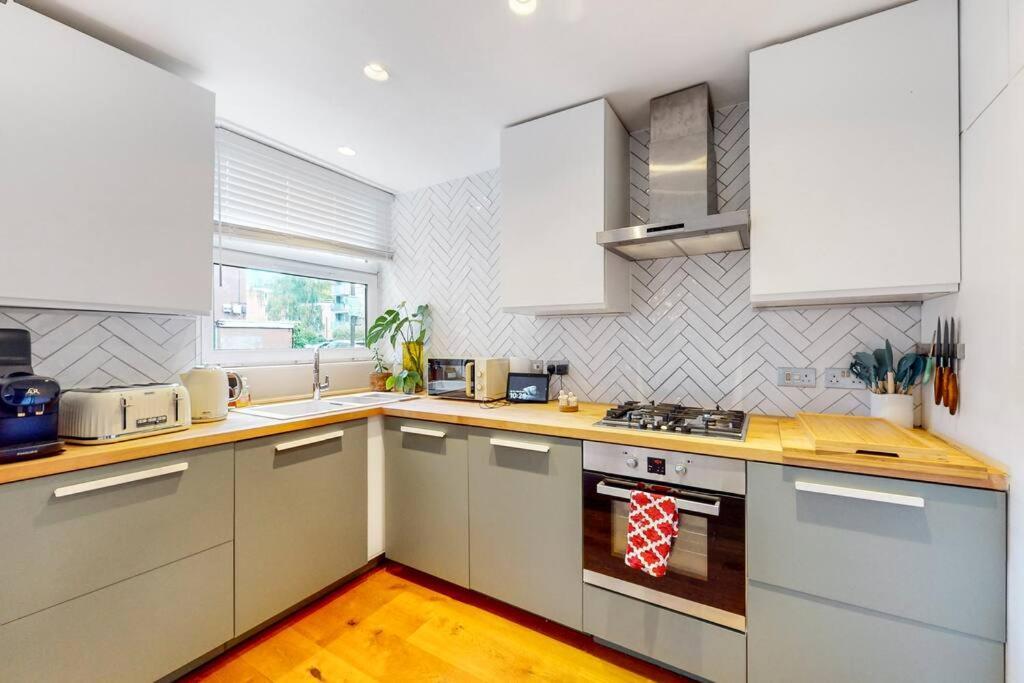 Charming 2-Bedroom Maisonette With Private Garden 伦敦 外观 照片